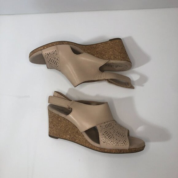 CLARKS Sandals Women's Size 7.5 Beige Cream Lafley Joy Leather Open Toe Wedge - Picture 8 of 12